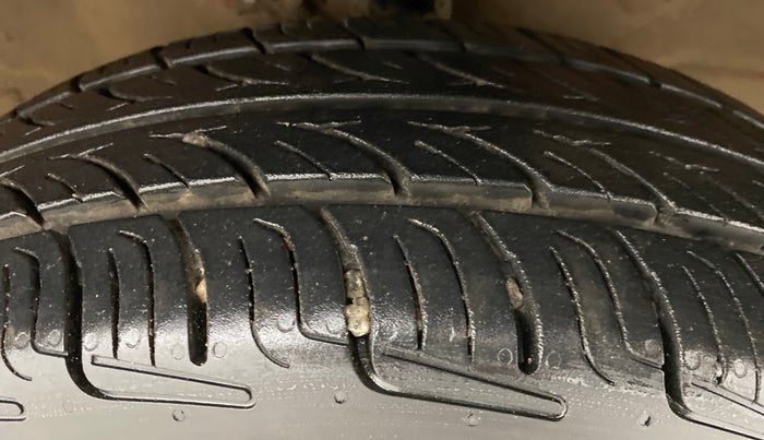2014 Maruti Wagon R 1.0 VXI, Petrol, Manual, 43,070 km, Right Front Tyre Tread
