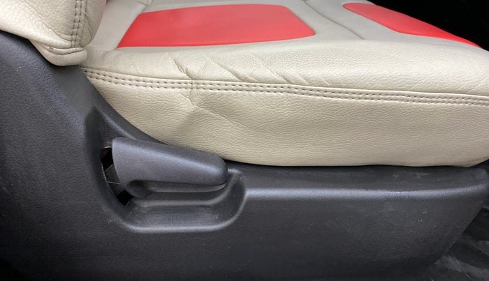 2014 Maruti Wagon R 1.0 VXI, Petrol, Manual, 43,070 km, Driver Side Adjustment Panel