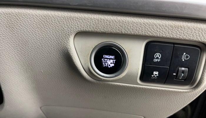 2023 KIA CARENS PRESTIGE PLUS 1.5 PETROL IMT 7 STR, Petrol, Manual, 48,381 km, Keyless Start/ Stop Button