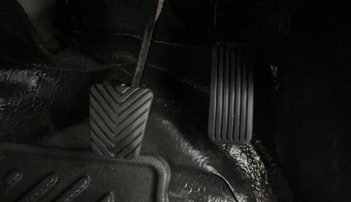 2023 KIA CARENS PRESTIGE PLUS 1.5 PETROL IMT 7 STR, Petrol, Manual, 48,381 km, Pedals