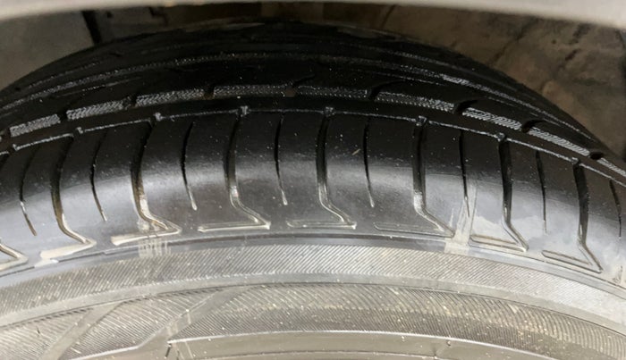 2023 KIA CARENS PRESTIGE PLUS 1.5 PETROL IMT 7 STR, Petrol, Manual, 48,381 km, Left Front Tyre Tread