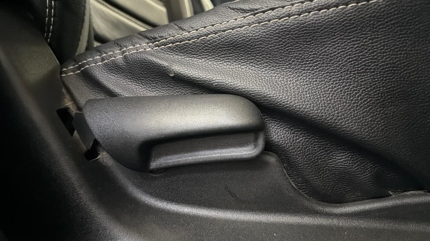 2020 Maruti Vitara Brezza VXI AT SHVS, Petrol, Automatic, 56,438 km, Driver Side Adjustment Panel