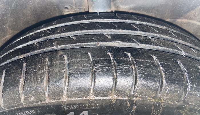 2013 Maruti Wagon R Stingray LXI, Petrol, Manual, 52,145 km, Right Front Tyre Tread