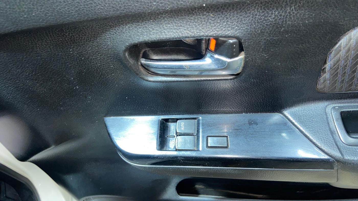 2013 Maruti Wagon R Stingray LXI, Petrol, Manual, 52,165 km, Driver Side Door Panels Control