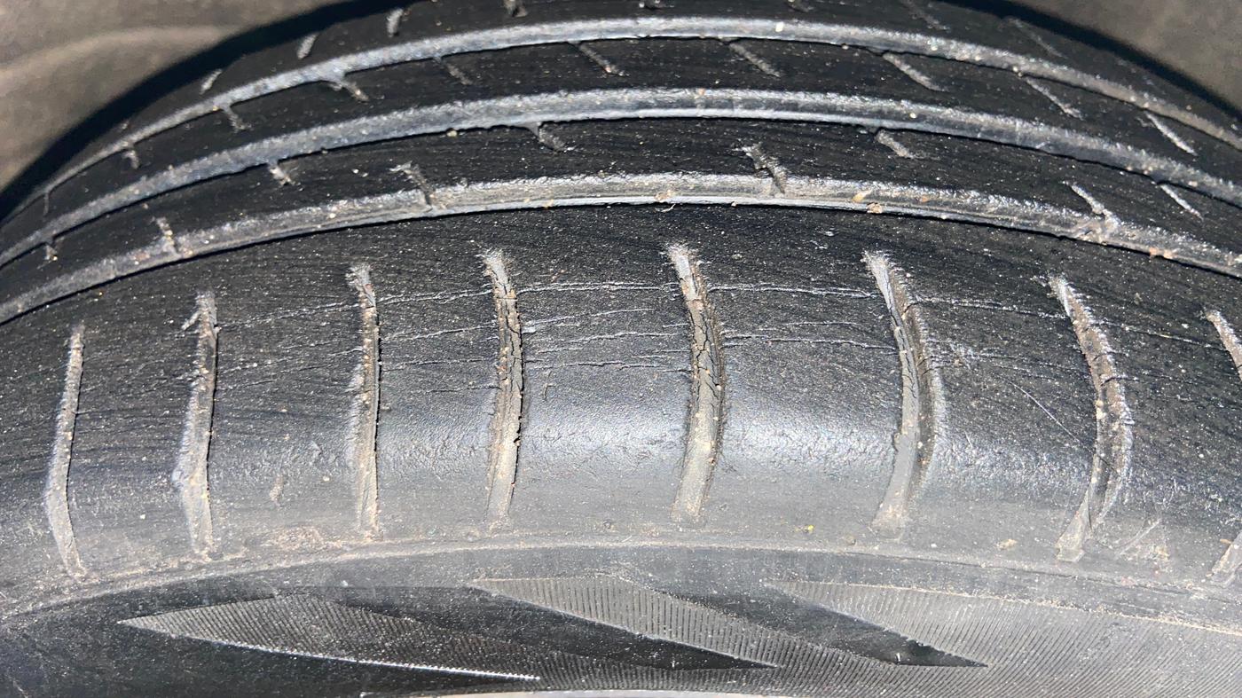 2013 Maruti Wagon R Stingray LXI, Petrol, Manual, 52,165 km, Left Front Tyre Tread