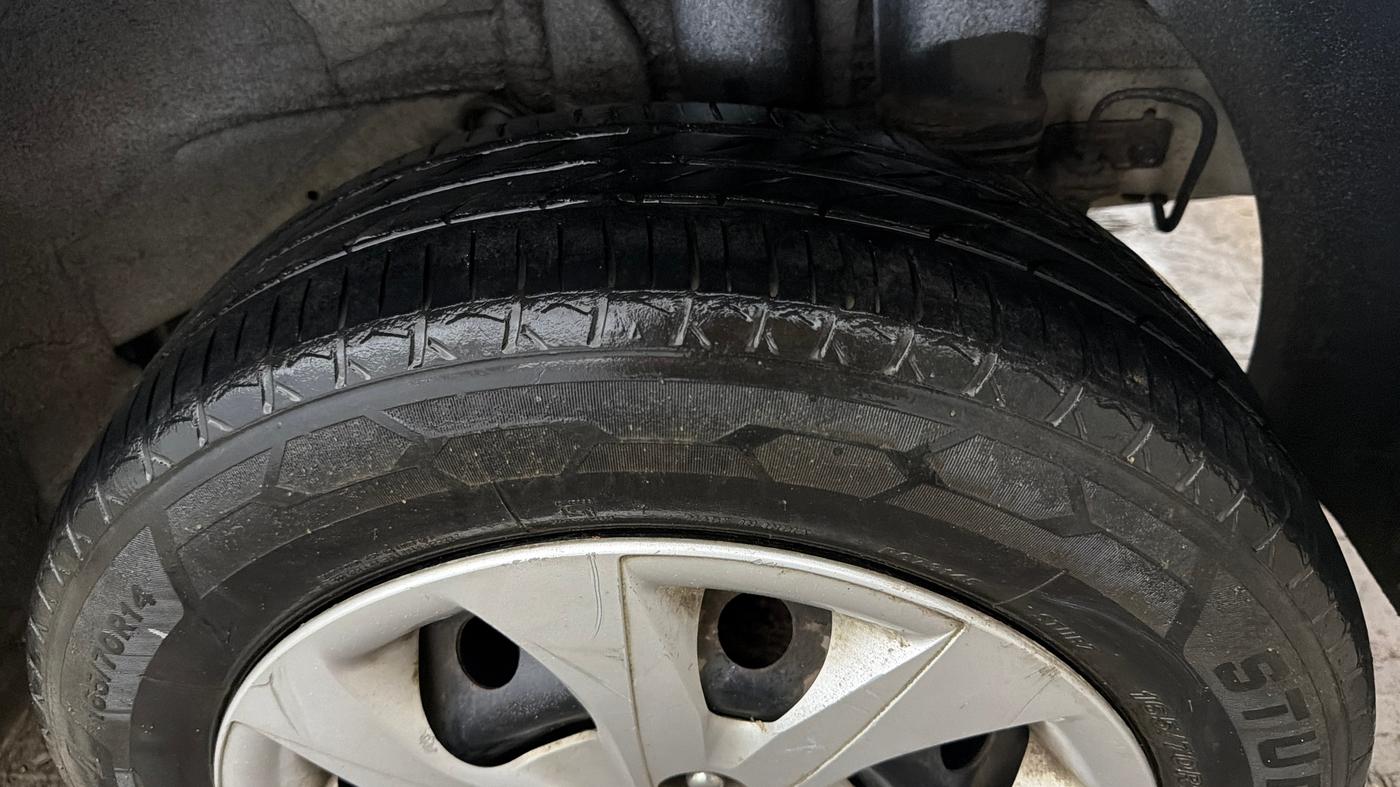 2015 Hyundai Elite i20 MAGNA 1.2, Petrol, Manual, 48,802 km, Left Rear Tyre Tread