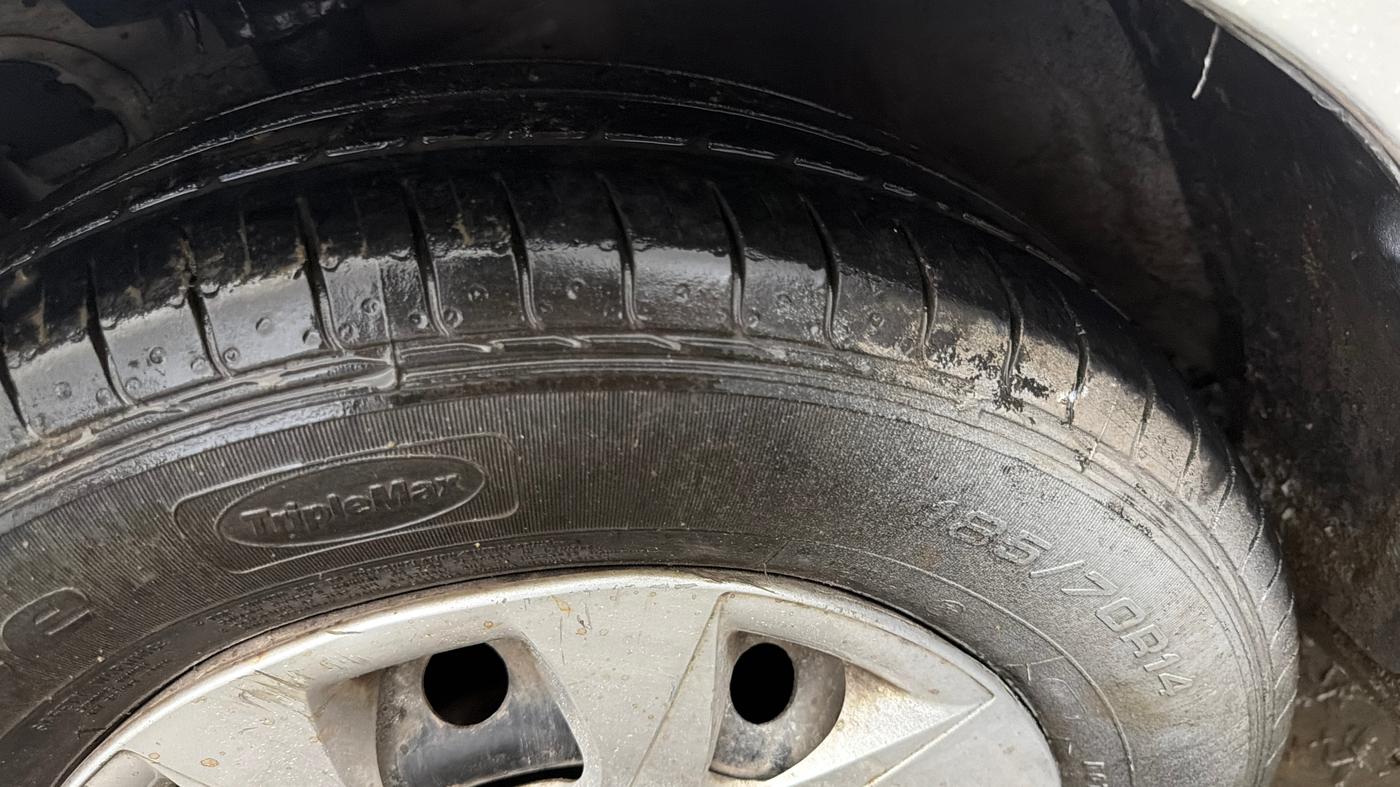2015 Hyundai Elite i20 MAGNA 1.2, Petrol, Manual, 48,802 km, Left Front Tyre Tread