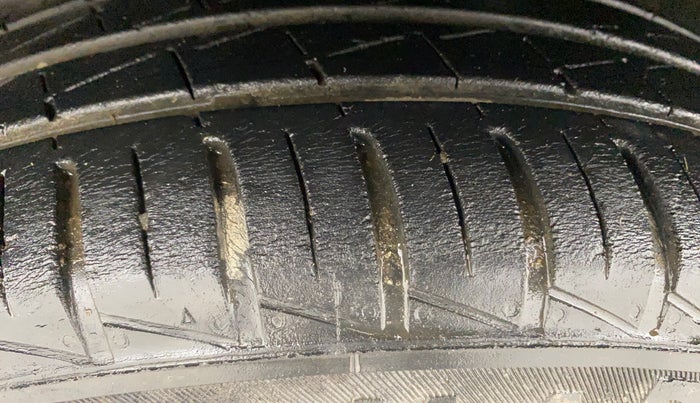 2022 Renault Kwid RXT 1.0, Petrol, Manual, 27,731 km, Left Front Tyre Tread