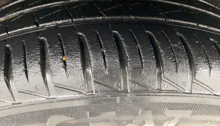 2022 Renault Kwid RXT 1.0, Petrol, Manual, 27,731 km, Right Rear Tyre Tread