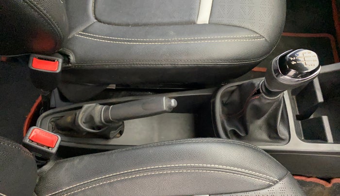 2022 Renault Kwid RXT 1.0, Petrol, Manual, 27,731 km, Gear Lever