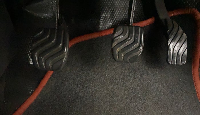 2022 Renault Kwid RXT 1.0, Petrol, Manual, 27,731 km, Pedals