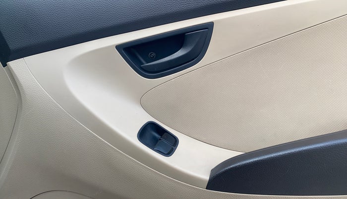 2017 Hyundai Eon ERA +, Petrol, Manual, 68,860 km, Driver Side Door Panels Control