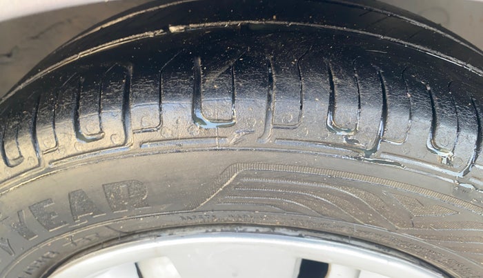 2017 Hyundai Eon ERA +, Petrol, Manual, 68,860 km, Right Front Tyre Tread