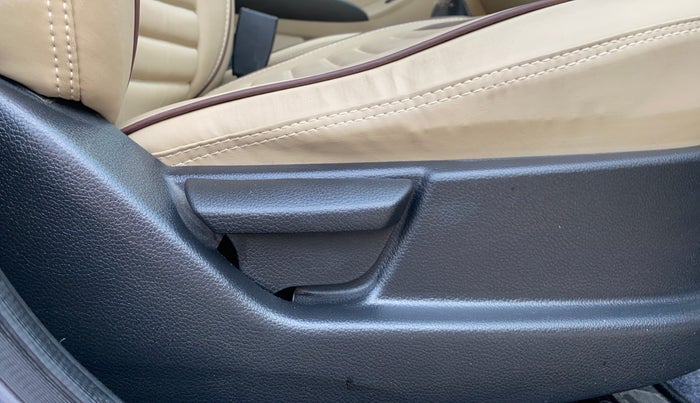 2017 Hyundai Eon ERA +, Petrol, Manual, 68,860 km, Driver Side Adjustment Panel