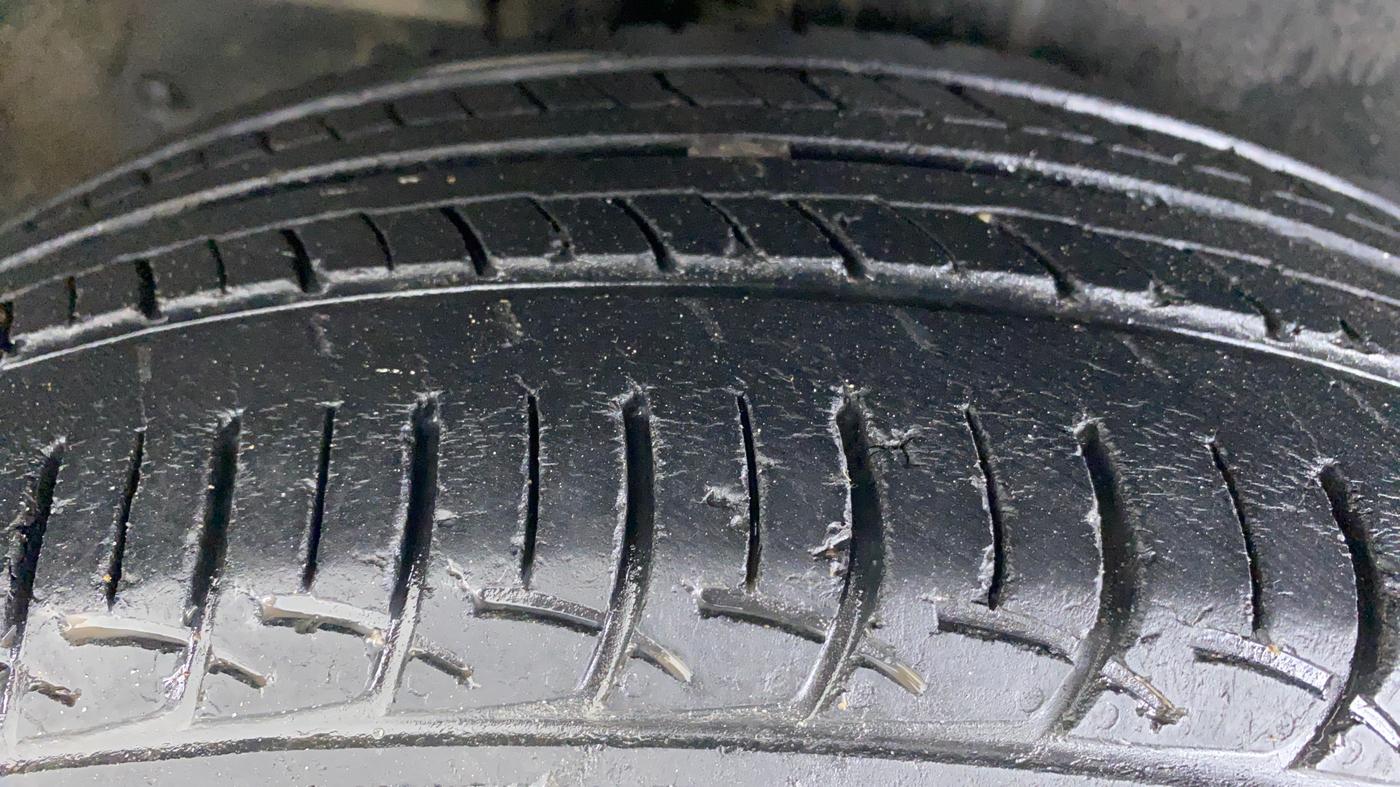 2016 Maruti Ertiga VXI CNG, CNG, Manual, 93,946 km, Right Rear Tyre Tread