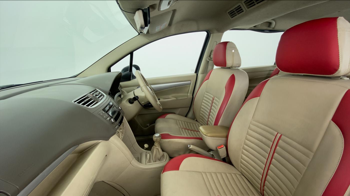 2016 Maruti Ertiga VXI CNG, CNG, Manual, 93,946 km, Right Side Front Door Cabin
