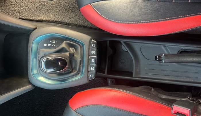 2019 Hyundai NEW SANTRO Sportz AMT SE, CNG, Automatic, 49,470 km, Gear Lever