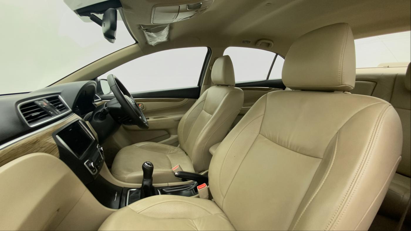 2018 Maruti Ciaz ALPHA 1.5 SHVS PETROL, Petrol, Manual, 66,803 km, Right Side Front Door Cabin