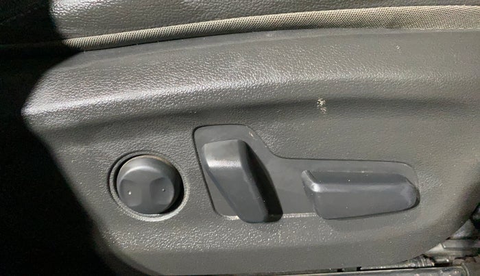 2019 Hyundai New Elantra 2.0 SX(O) AT PETROL, Petrol, Automatic, 54,199 km, Driver Side Adjustment Panel