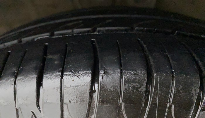 2019 Hyundai NEW SANTRO SPORTZ CNG, CNG, Manual, 74,216 km, Right Front Tyre Tread