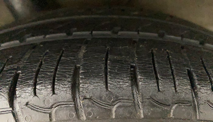 2019 Hyundai NEW SANTRO SPORTZ CNG, CNG, Manual, 74,216 km, Right Rear Tyre Tread