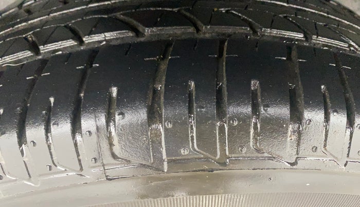 2015 Volkswagen Polo HIGHLINE1.2L, Petrol, Manual, 60,212 km, Right Rear Tyre Tread