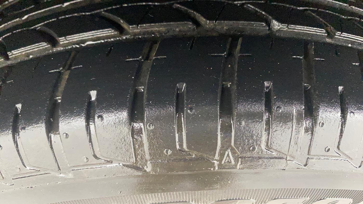 2015 Volkswagen Polo HIGHLINE1.2L, Petrol, Manual, 60,199 km, Left Front Tyre Tread