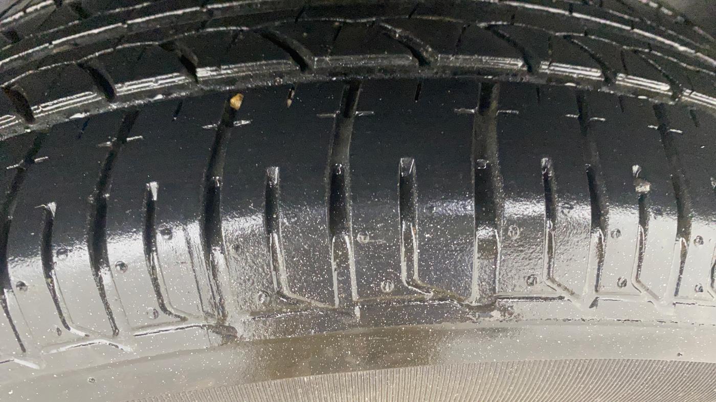 2015 Volkswagen Polo HIGHLINE1.2L, Petrol, Manual, 60,199 km, Left Rear Tyre Tread