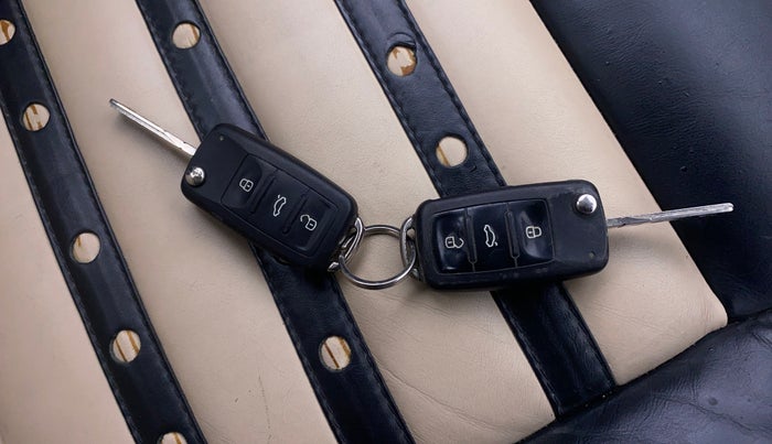 2015 Volkswagen Polo HIGHLINE1.2L, Petrol, Manual, 60,212 km, Key Close Up