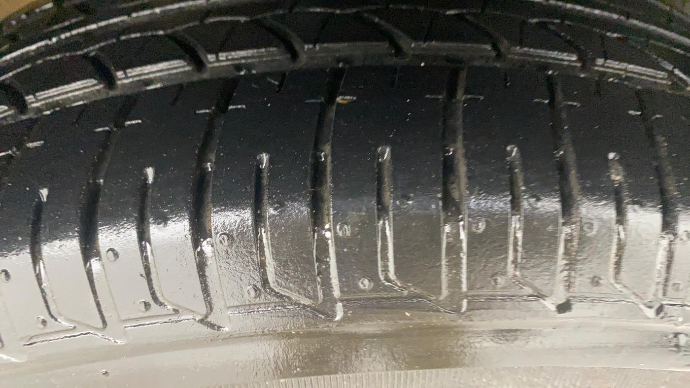 2015 Volkswagen Polo HIGHLINE1.2L, Petrol, Manual, 60,199 km, Right Front Tyre Tread