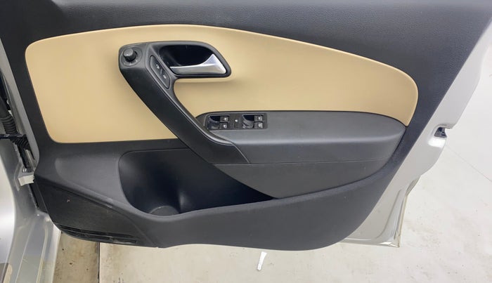 2015 Volkswagen Polo HIGHLINE1.2L, Petrol, Manual, 60,212 km, Driver Side Door Panels Control