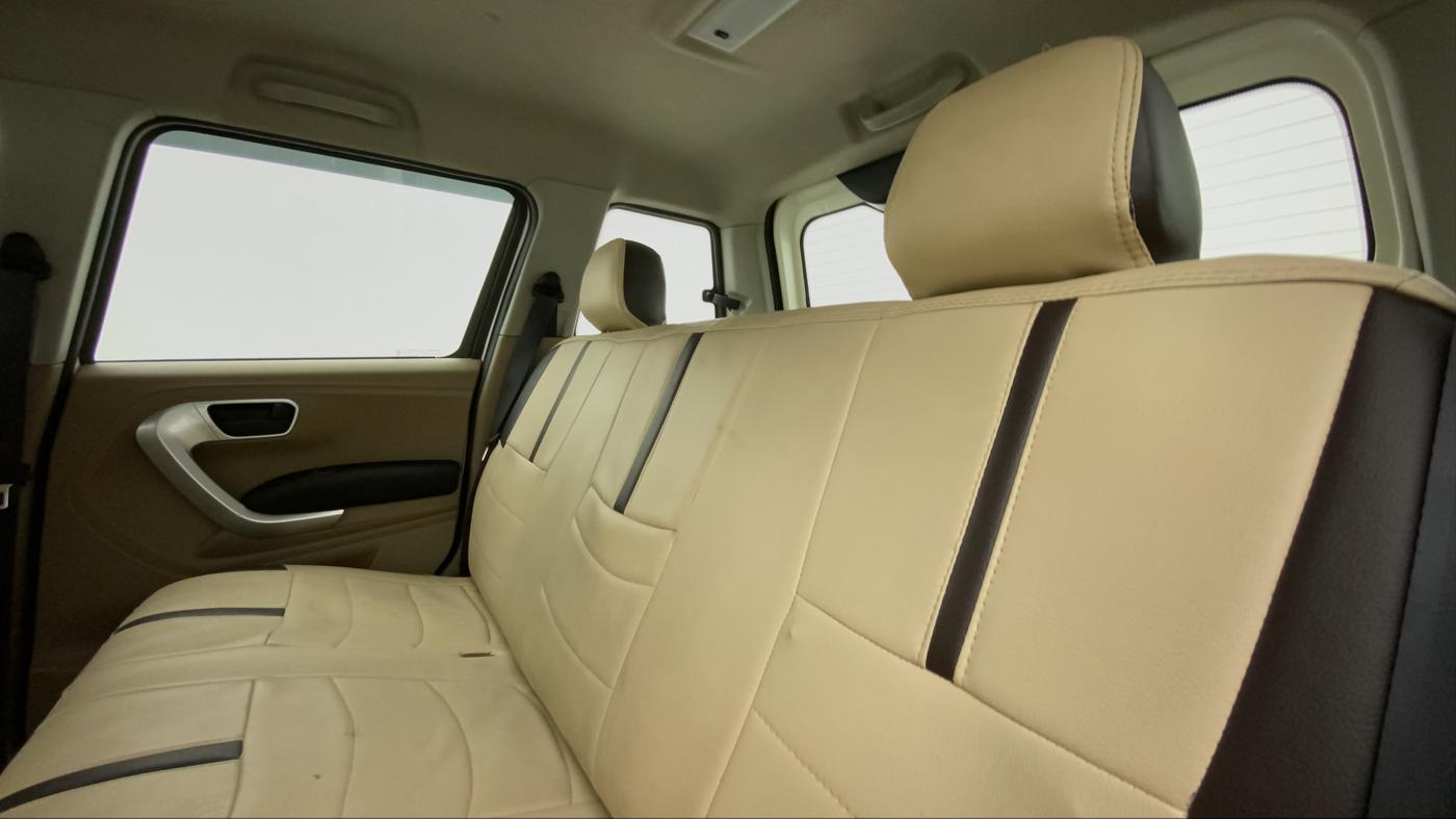 2018 Mahindra TUV300 T10, Diesel, Manual, 62,841 km, Right Side Rear Door Cabin