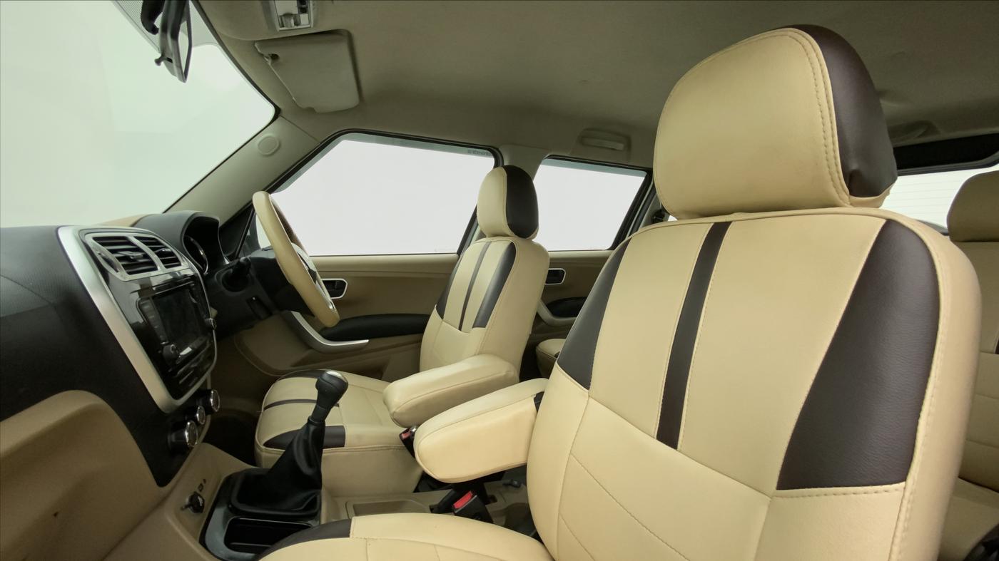 2018 Mahindra TUV300 T10, Diesel, Manual, 62,841 km, Right Side Front Door Cabin