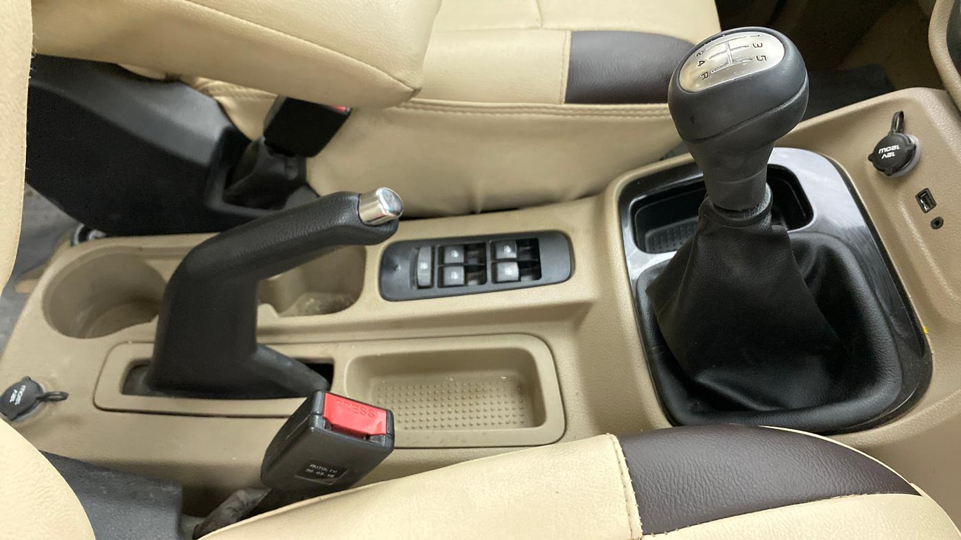 2018 Mahindra TUV300 T10, Diesel, Manual, 62,841 km, Gear Lever