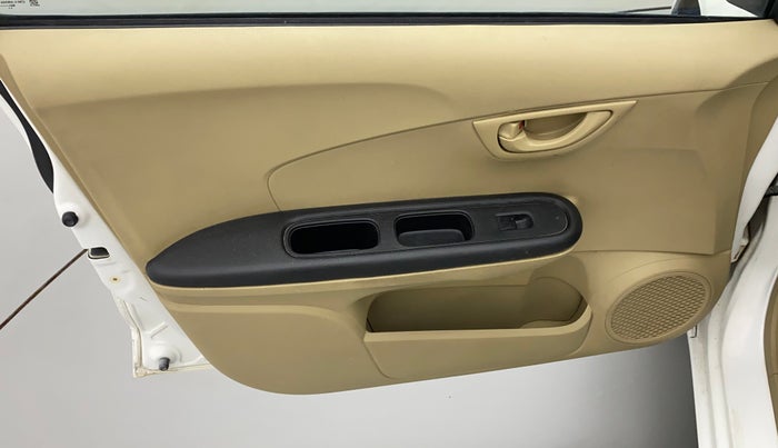 2016 Honda Amaze 1.2L I-VTEC S AT, Petrol, Automatic, 74,865 km, Left front window switch / handle - Power window makes minor noise
