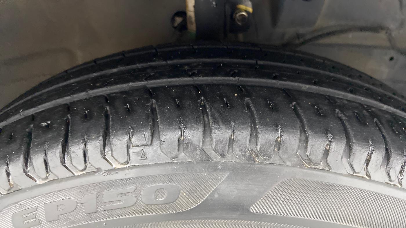 2017 Maruti Dzire VDI AMT, Diesel, Automatic, 49,260 km, Right Front Tyre Tread