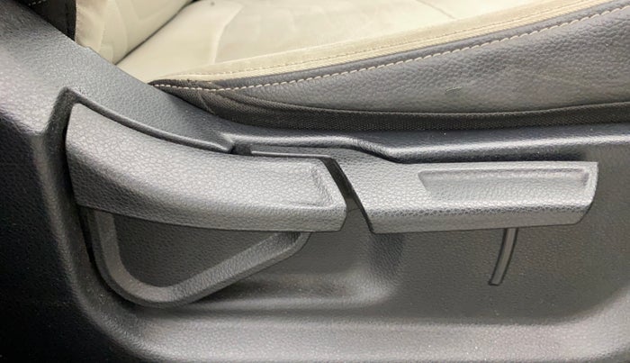 2020 KIA SONET HTX 1.5, Diesel, Manual, 98,623 km, Driver Side Adjustment Panel