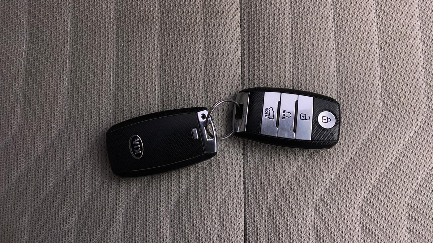 2020 KIA SONET HTX 1.5, Diesel, Manual, 98,623 km, Key Close Up