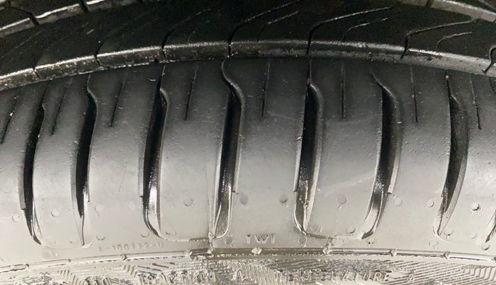 2020 KIA SONET HTX 1.5, Diesel, Manual, 98,623 km, Left Front Tyre Tread