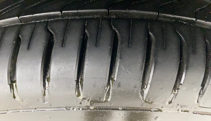 2020 KIA SONET HTX 1.5, Diesel, Manual, 98,623 km, Right Front Tyre Tread