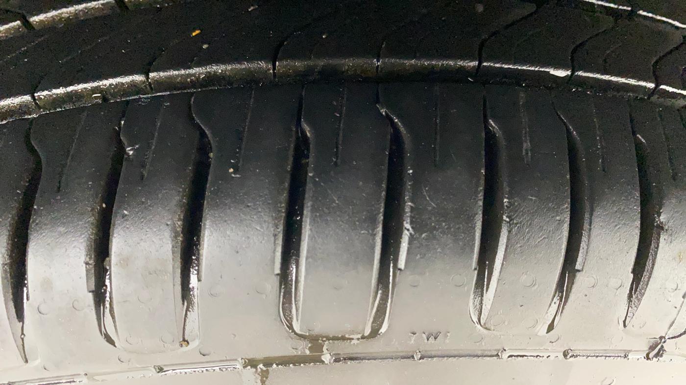 2020 KIA SONET HTX 1.5, Diesel, Manual, 98,623 km, Right Rear Tyre Tread