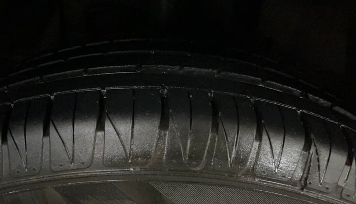 2018 Tata NEXON XE PETROL, Petrol, Manual, 28,441 km, Right Front Tyre Tread