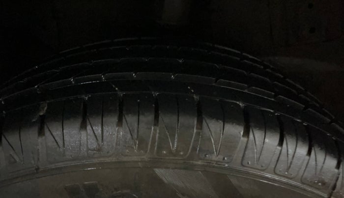 2018 Tata NEXON XE PETROL, Petrol, Manual, 28,441 km, Right Rear Tyre Tread