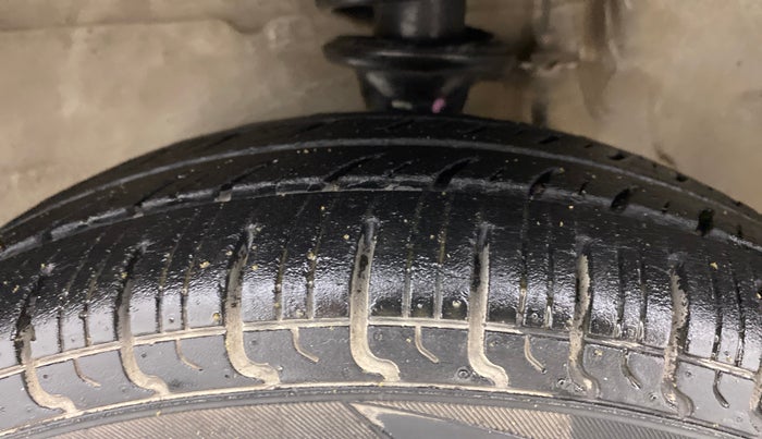 2012 Maruti Alto 800 LXI CNG, CNG, Manual, 82,618 km, Left Front Tyre Tread