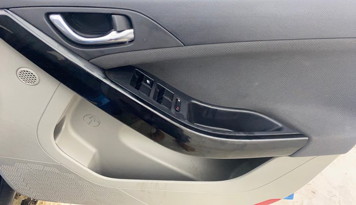 2019 Tata NEXON XZA PLUS PETROL, Petrol, Automatic, 28,345 km, Driver Side Door Panels Control