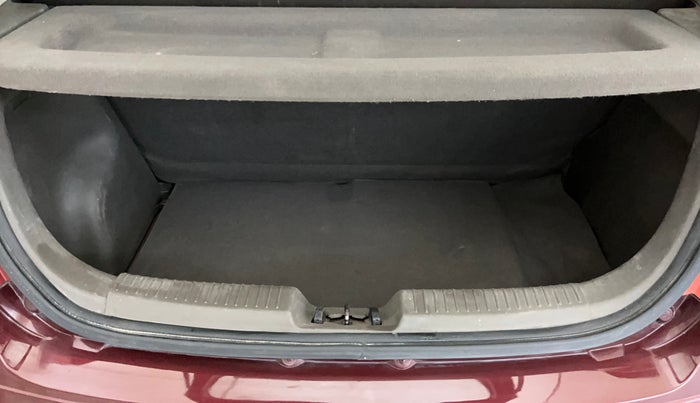 2014 Hyundai i10 SPORTZ 1.1, Petrol, Manual, 67,481 km, Boot Inside