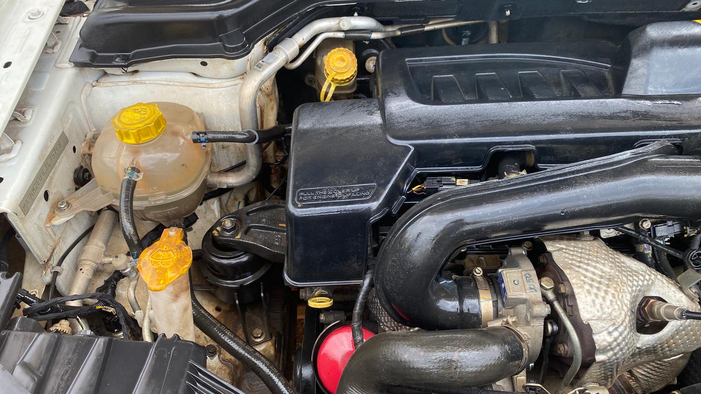 2020 Mahindra XUV300 W6 1.5 DIESEL, Diesel, Manual, 60,070 km, Engine View - Right