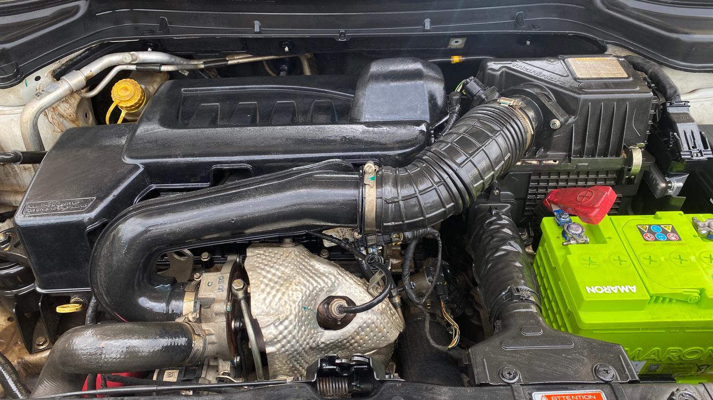 2020 Mahindra XUV300 W6 1.5 DIESEL, Diesel, Manual, 60,070 km, Engine View