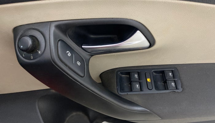 2013 Volkswagen Polo HIGHLINE1.2L, Petrol, Manual, 78,743 km, Driver Side Door Panels Control