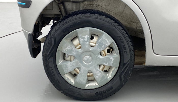 2014 Maruti Wagon R 1.0 LXI, CNG, Manual, 1,04,771 km, Right Rear Wheel